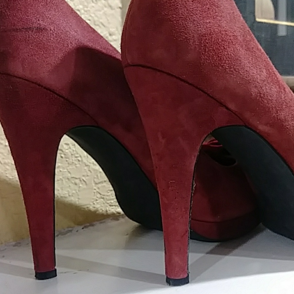 BCBG pumps - Picture 2 of 3